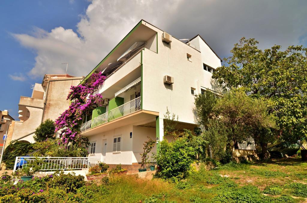 Apartments Sonja Tucepi Bagian luar foto