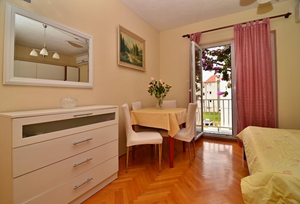 Apartments Sonja Tucepi Bagian luar foto