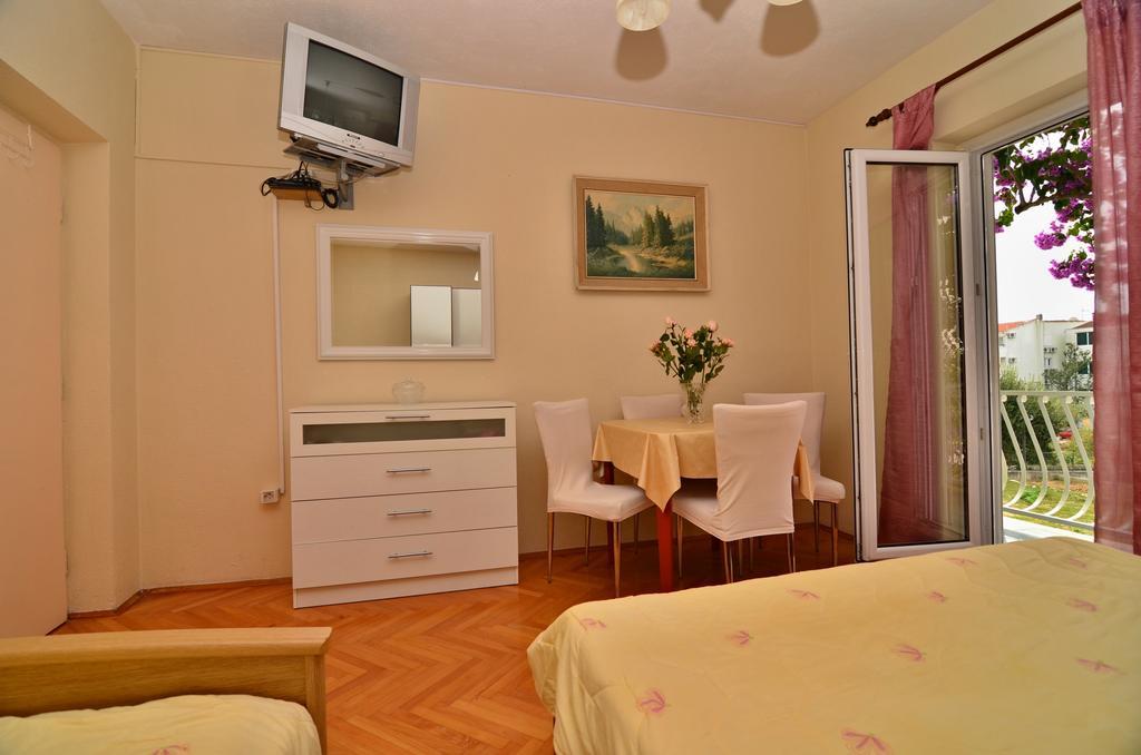 Apartments Sonja Tucepi Bagian luar foto