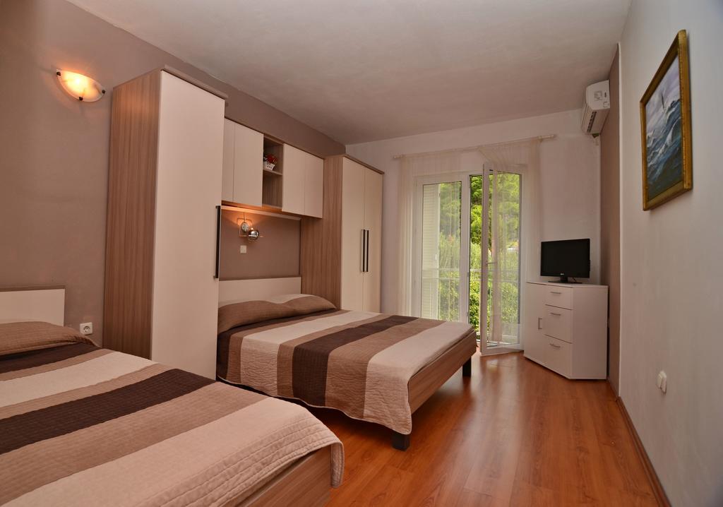 Apartments Sonja Tucepi Bagian luar foto