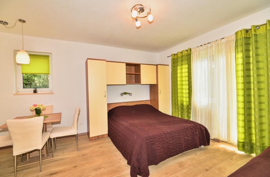 Apartments Sonja Tucepi Bagian luar foto